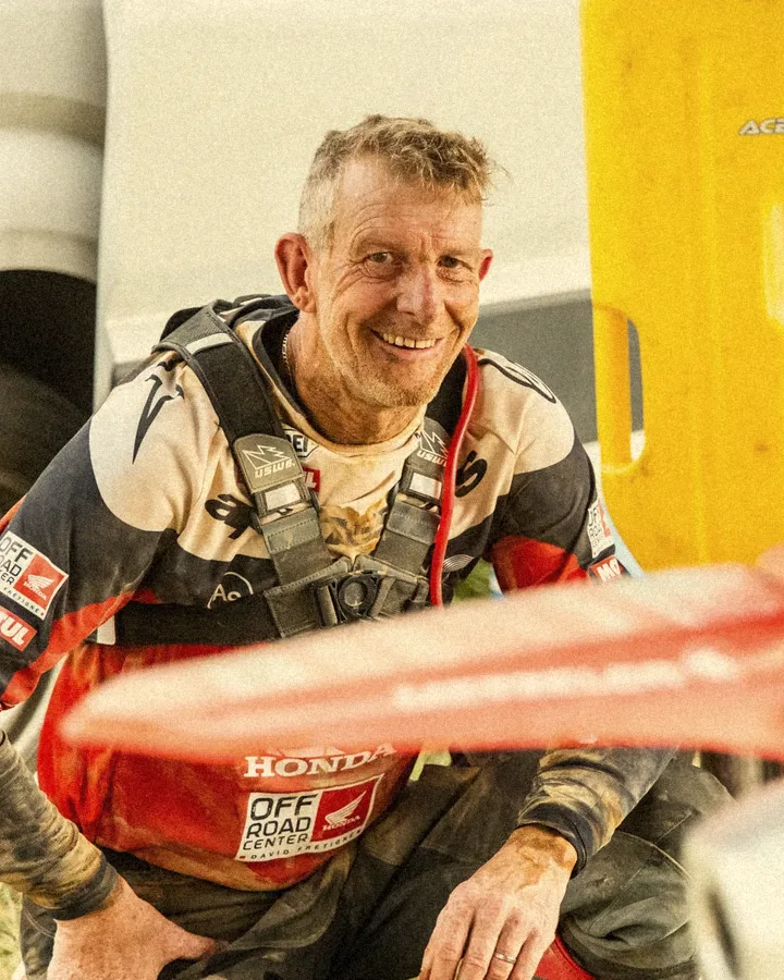 David Frétigné au paddock avec sa Honda en déco Twelve Design