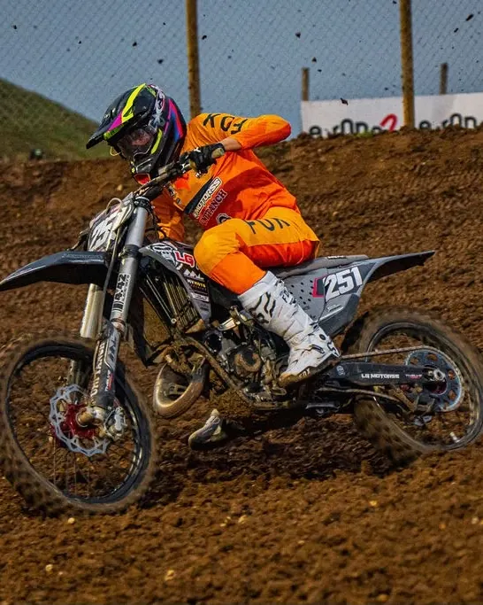 Paul Maigne en course avec son kit déco Twelve Design