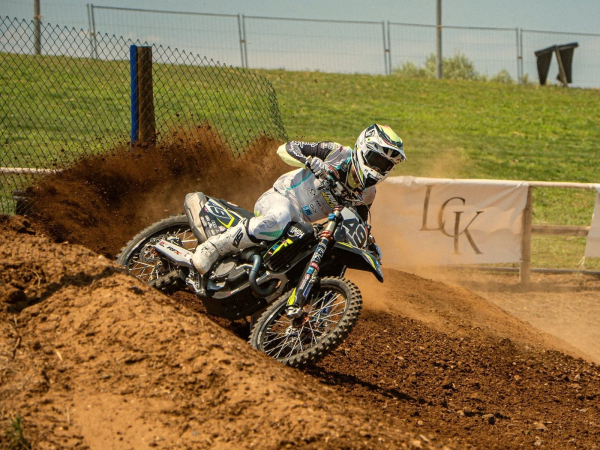 Tom Guyon 49 en course, kit déco Twelve Design